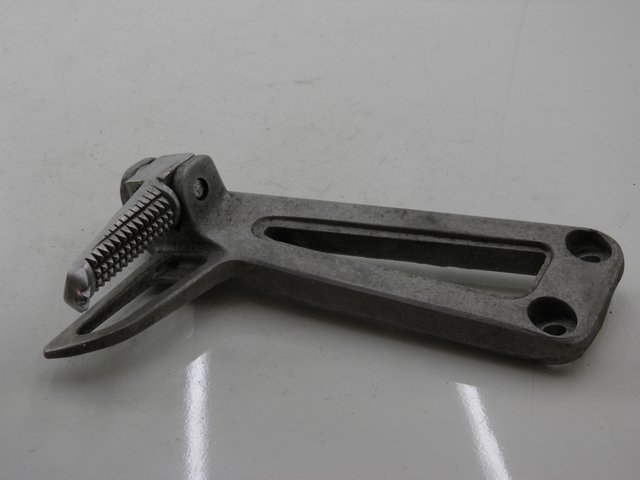 photo de FUSSRASTEN HALTEPLATTEN HINTEN LINKS YAMAHA TDR DELTABOX 125 (1993 - 2003)