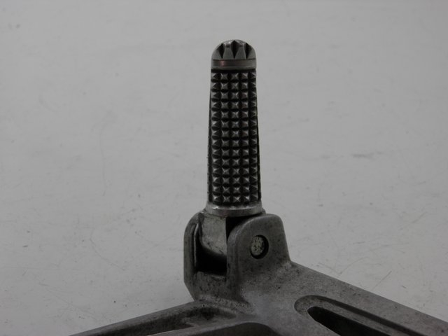 photo de FUSSRASTEN HALTEPLATTEN HINTEN LINKS YAMAHA TDR DELTABOX 125 (1993 - 2003)