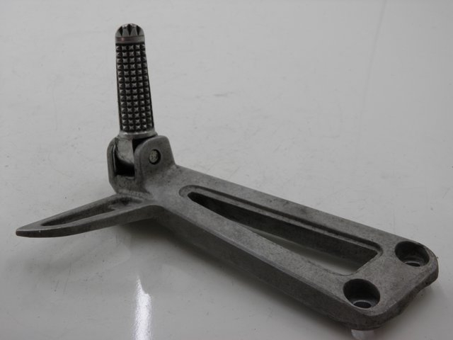 photo de FUSSRASTEN HALTEPLATTEN HINTEN LINKS YAMAHA TDR DELTABOX 125 (1993 - 2003)