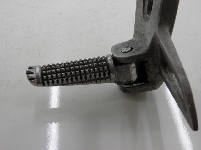 photo de FUSSRASTEN HALTEPLATTEN HINTEN LINKS YAMAHA TDR DELTABOX 125 (1993 - 2003)