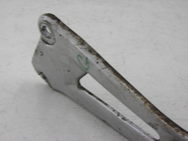 photo de FUSSRASTEN HALTEPLATTEN HINTEN LINKS YAMAHA YBR 125 (2004 - 2006)