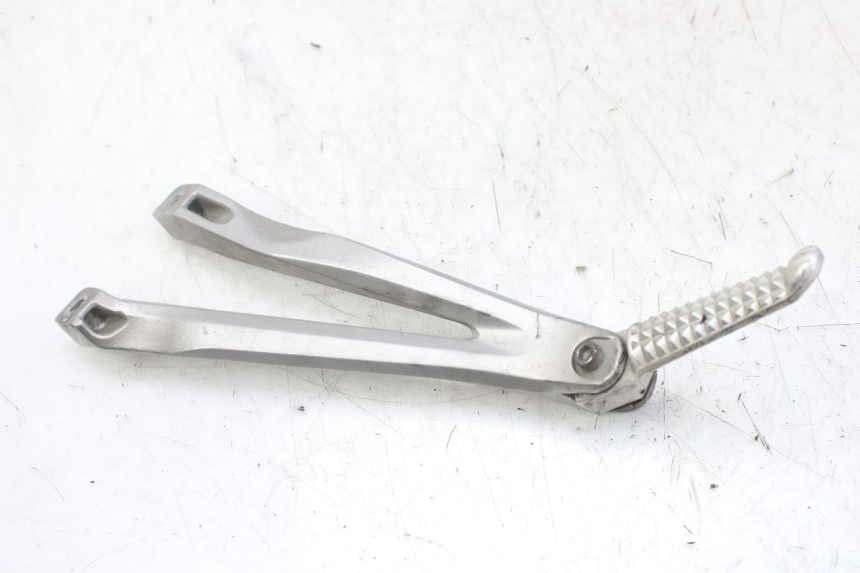 photo de HALTERUNG FüR LINKEN HINTEREN FUßRASTEN YAMAHA YZF R1 1000 (2007 - 2008)