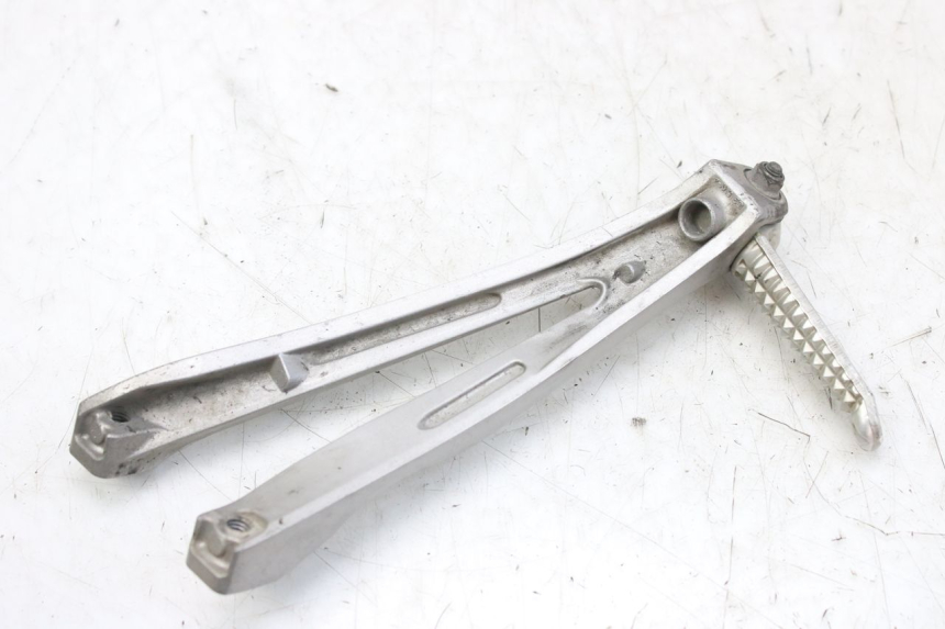 photo de HALTERUNG FüR LINKEN HINTEREN FUßRASTEN YAMAHA YZF R1 1000 (2007 - 2008)