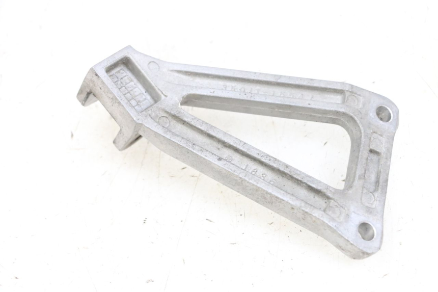 photo de FUSSRASTEN HALTEPLATTEN HINTEN LINKS KAWASAKI ZR 7 750 (1999 - 2001) - Zoom auf Gebrauchszustand