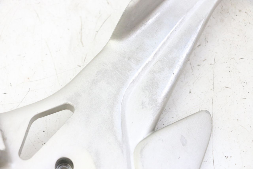 photo de RECHTE VORDERE FUßRASTENHALTERUNG HONDA CBF 500 (2004 - 2007)