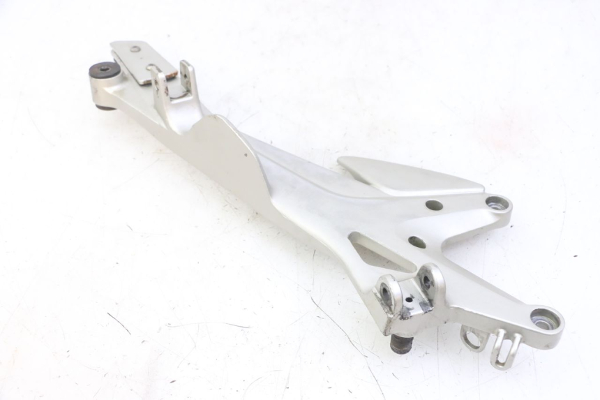 photo de RECHTE VORDERE FUßRASTENHALTERUNG HONDA CBF 500 (2004 - 2007)
