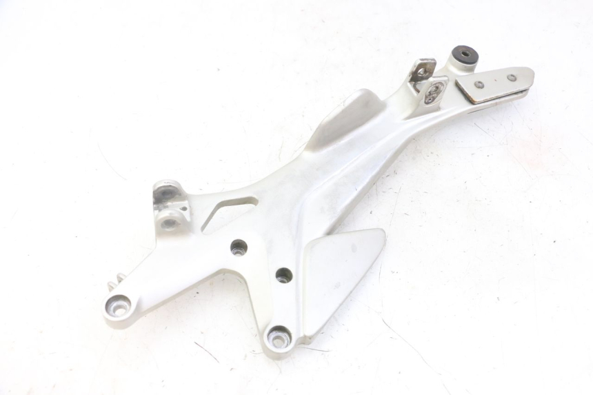 photo de RECHTE VORDERE FUßRASTENHALTERUNG HONDA CBF 500 (2004 - 2007)