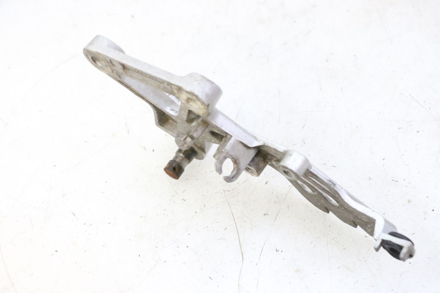 photo de FUSSRASTEN HALTEPLATTEN VORN RECHT STAHO FH 50 (2018 - 2019)