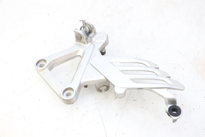 photo de FUSSRASTEN HALTEPLATTEN VORN RECHT STAHO FH 50 (2018 - 2019)