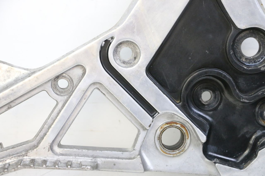 photo de FUSSRASTEN HALTEPLATTEN VORN RECHT YAMAHA FJ 36Y 1100 (1984 - 1985)