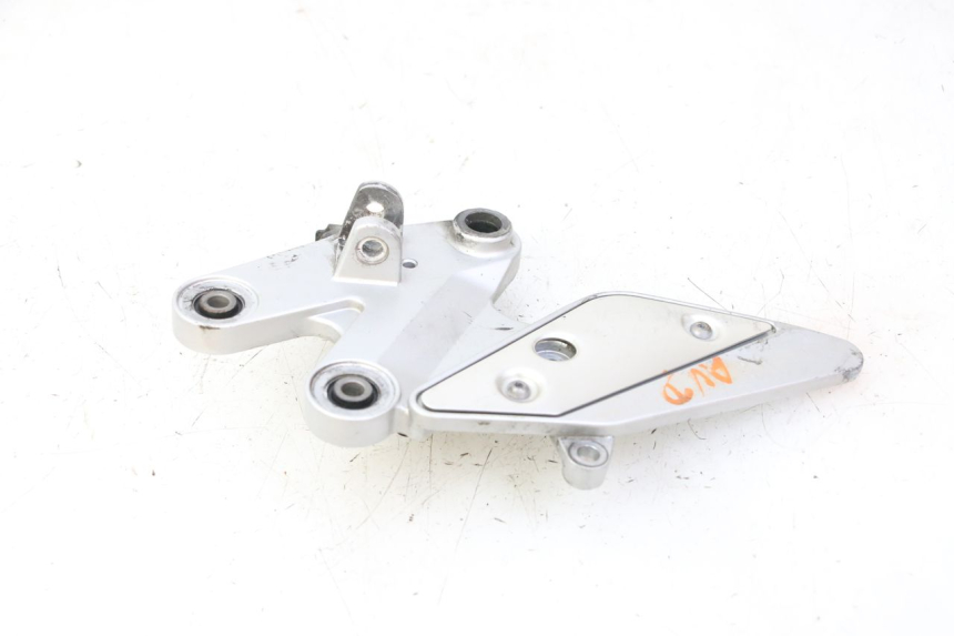 photo de FUSSRASTEN HALTEPLATTEN VORN RECHT YAMAHA FZ6 FAZER S2 600 (2007 - 2011)