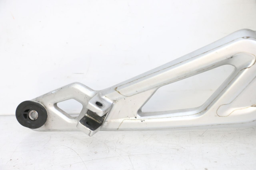 photo de FUSSRASTEN HALTEPLATTEN VORN RECHT BMW G310 R 310 (2016 - 2020)