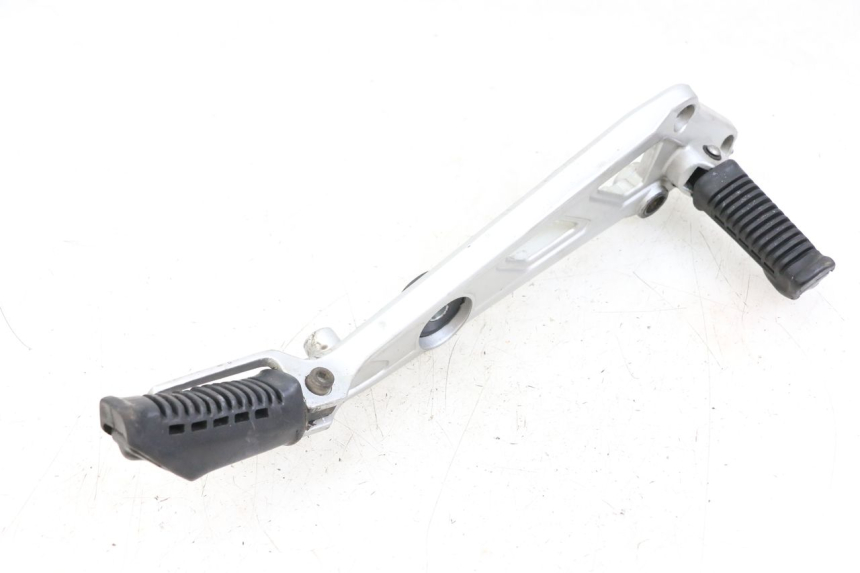 photo de FUSSRASTEN HALTEPLATTEN VORN RECHT HYOSUNG GF 125 (2001 - 2005)