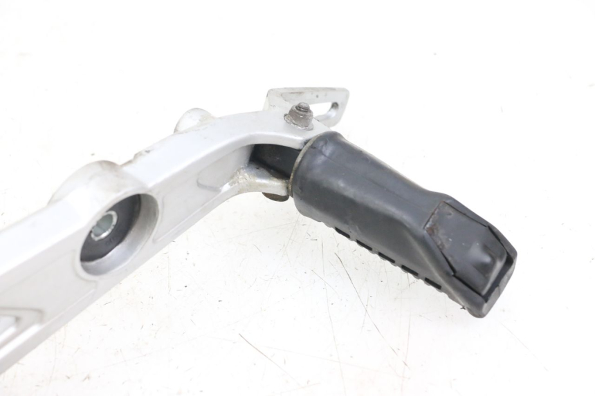 photo de FUSSRASTEN HALTEPLATTEN VORN RECHT HYOSUNG GF 125 (2001 - 2005)