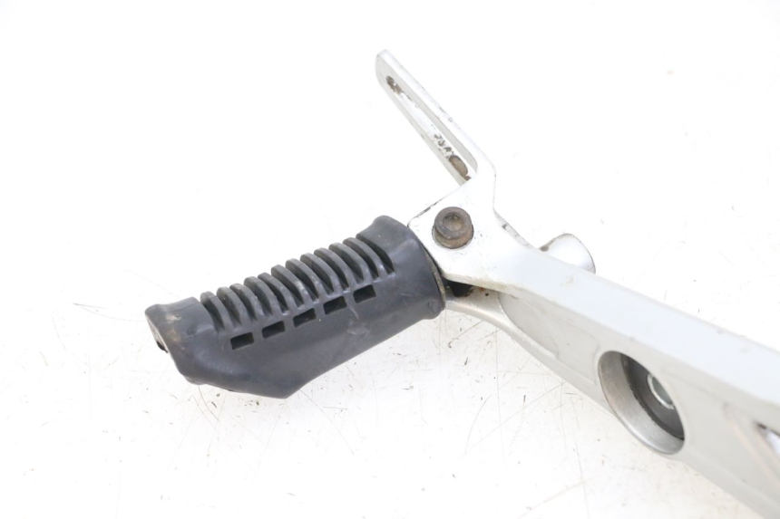 photo de FUSSRASTEN HALTEPLATTEN VORN RECHT HYOSUNG GF 125 (2001 - 2005)