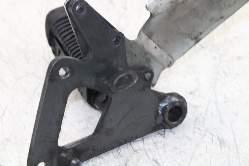 photo de FUSSRASTEN HALTEPLATTEN VORN RECHT SUZUKI GS / GSE 500 (1990 - 2000)