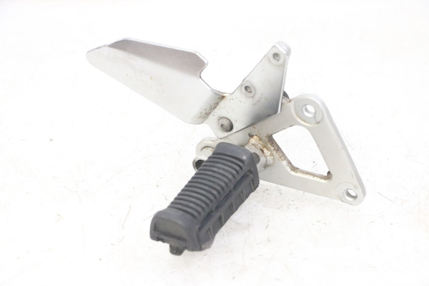 photo de FUSSRASTEN HALTEPLATTEN VORN RECHT SUZUKI GS GSE 500 (2001 - 2003)