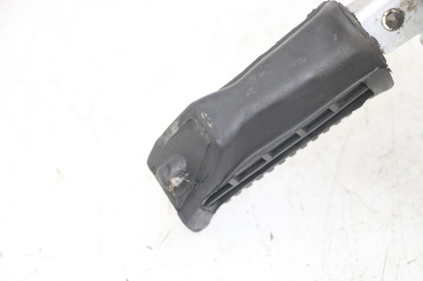 photo de FUSSRASTEN HALTEPLATTEN VORN RECHT SUZUKI GS GSE 500 (2001 - 2003)