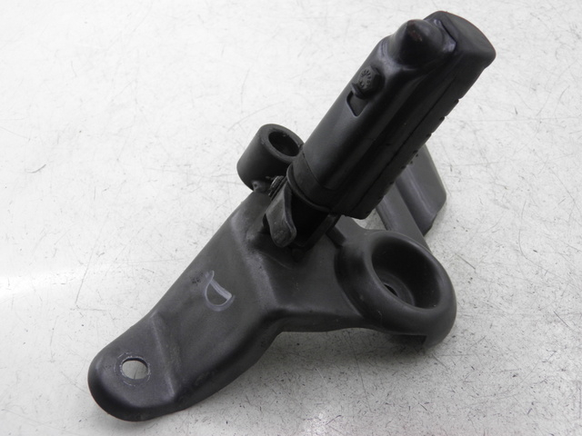 photo de FUSSRASTEN HALTEPLATTEN VORN RECHT HONDA CBF 125 (2009 - 2015)