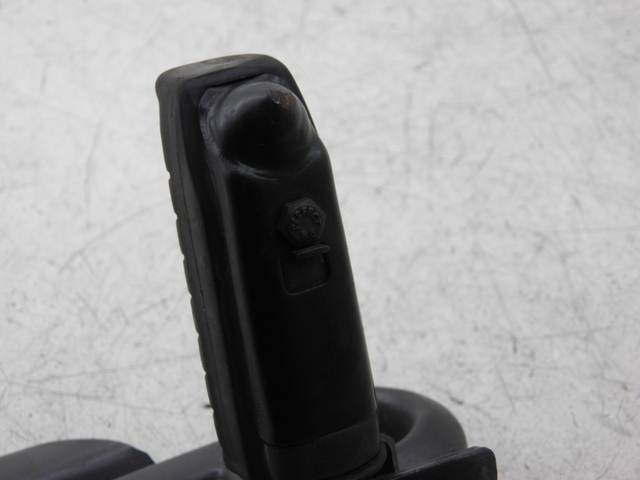 photo de FUSSRASTEN HALTEPLATTEN VORN RECHT HONDA CBF 125 (2009 - 2015)