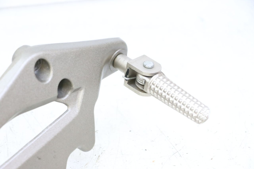 photo de FUSSRASTEN HALTEPLATTEN VORN RECHT KIDEN KD125-G 125 (2018 - 2022)