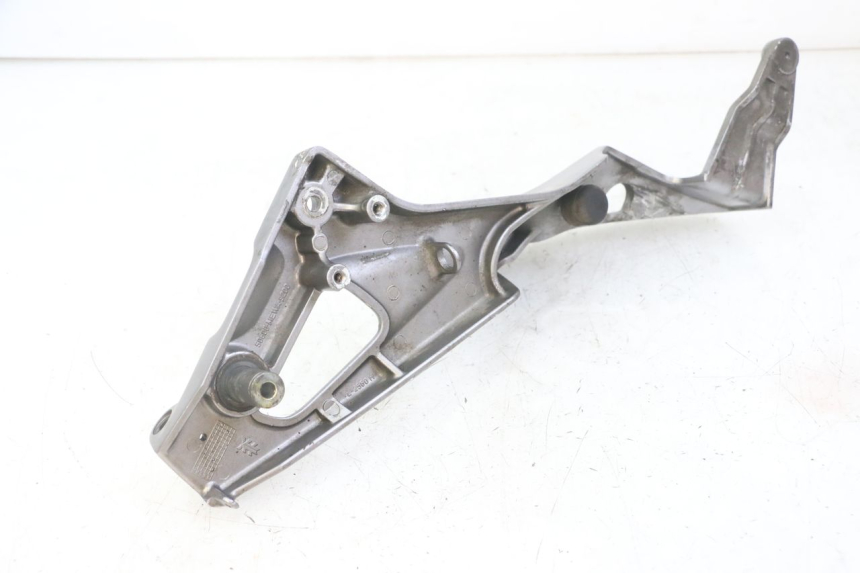 photo de FUSSRASTEN HALTEPLATTEN VORN RECHT HONDA NTV DEAUVILLE ABS 700 (2007 - 2016)