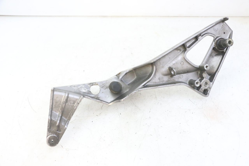 photo de FUSSRASTEN HALTEPLATTEN VORN RECHT HONDA NTV DEAUVILLE ABS 700 (2007 - 2016)