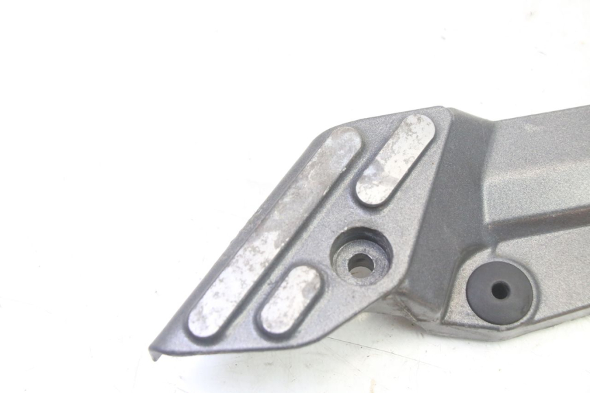 photo de FUSSRASTEN HALTEPLATTEN VORN RECHT TRIUMPH SPRINT 900 (1995 - 1998)