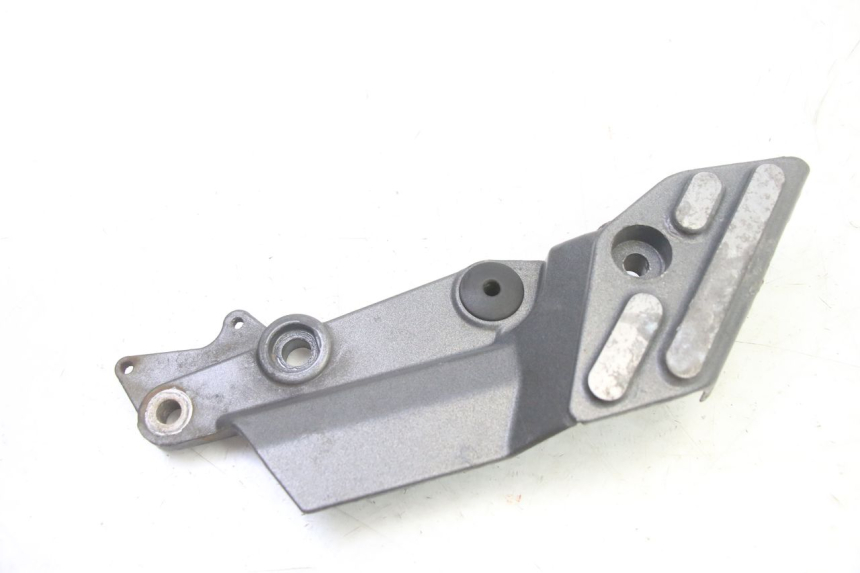 photo de FUSSRASTEN HALTEPLATTEN VORN RECHT TRIUMPH SPRINT 900 (1995 - 1998)