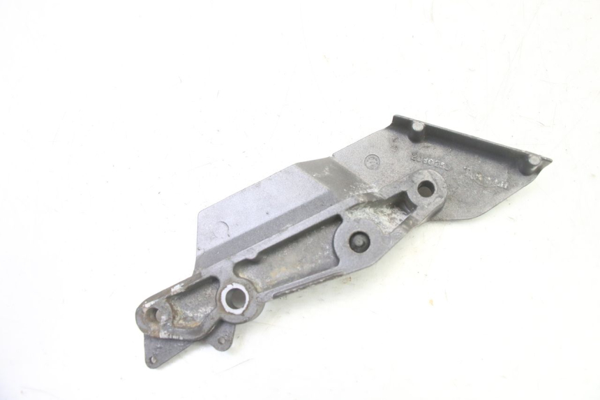 photo de FUSSRASTEN HALTEPLATTEN VORN RECHT TRIUMPH SPRINT 900 (1995 - 1998)