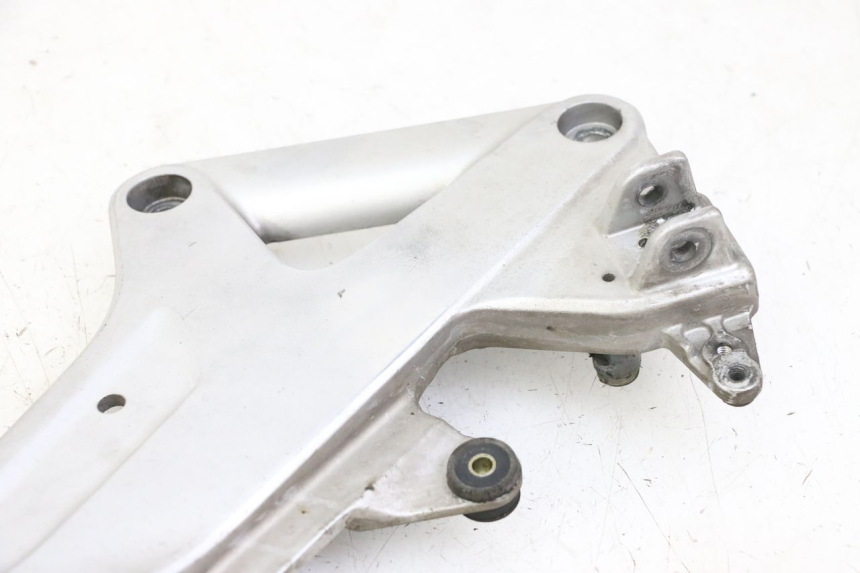 photo de FUSSRASTEN HALTEPLATTEN VORN RECHT HONDA ST PAN EUROPEAN 1300 (2002 - 2013)