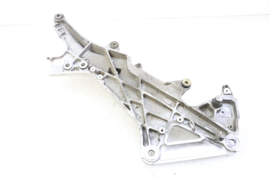 photo de FUSSRASTEN HALTEPLATTEN VORN RECHT HONDA ST PAN EUROPEAN 1300 (2002 - 2013)