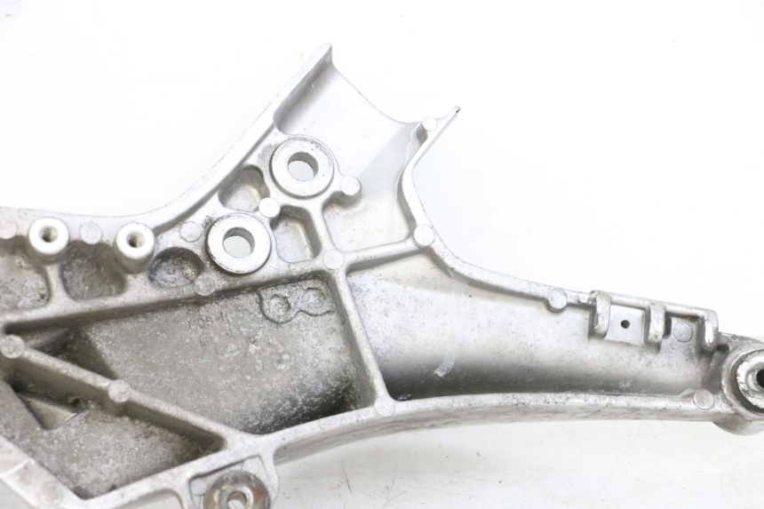photo de FUSSRASTEN HALTEPLATTEN VORN RECHT HONDA ST PAN EUROPEAN 1300 (2002 - 2013)