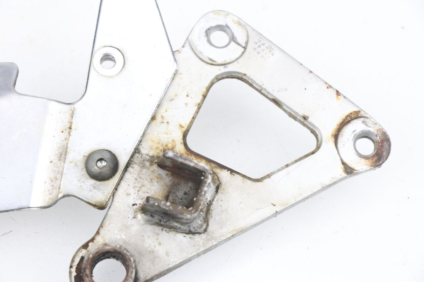 photo de FUSSRASTEN HALTEPLATTEN VORN RECHT SUZUKI GS GSE 500 (2001 - 2003)