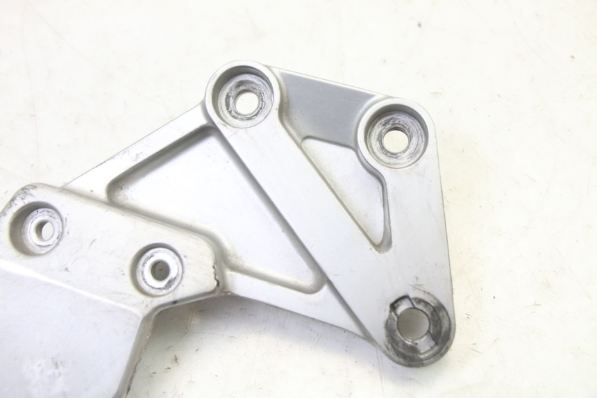 photo de FUSSRASTEN HALTEPLATTEN VORN RECHT SUZUKI SV S 650 (2003 - 2009)