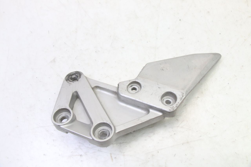 photo de FUSSRASTEN HALTEPLATTEN VORN RECHT SUZUKI SV S 650 (2003 - 2009)