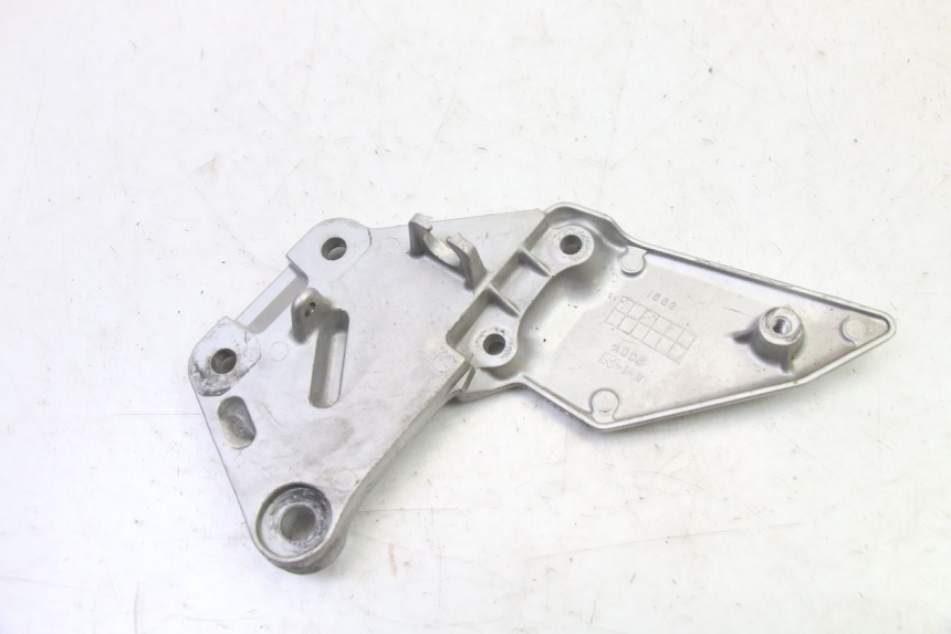 photo de FUSSRASTEN HALTEPLATTEN VORN RECHT SUZUKI SV S 650 (2003 - 2009)