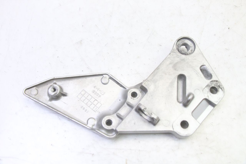 photo de FUSSRASTEN HALTEPLATTEN VORN RECHT SUZUKI SV S 650 (2003 - 2009)