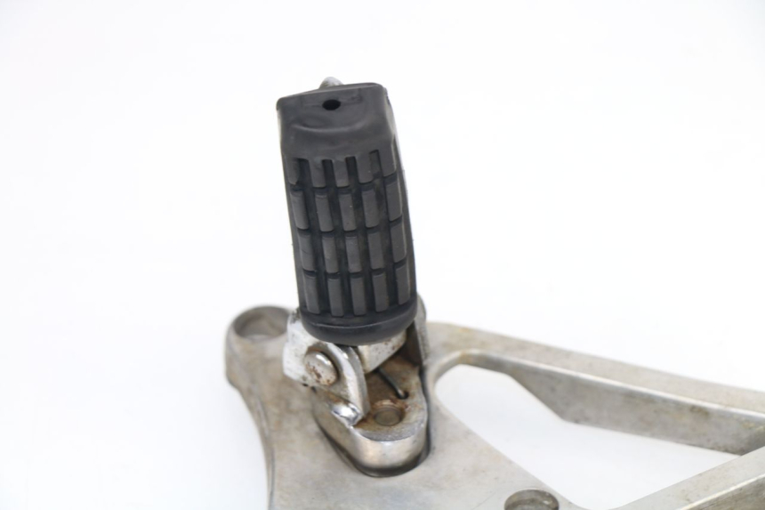 photo de FUSSRASTEN HALTEPLATTEN VORN RECHT HONDA VF 1000 (1984 - 1988)