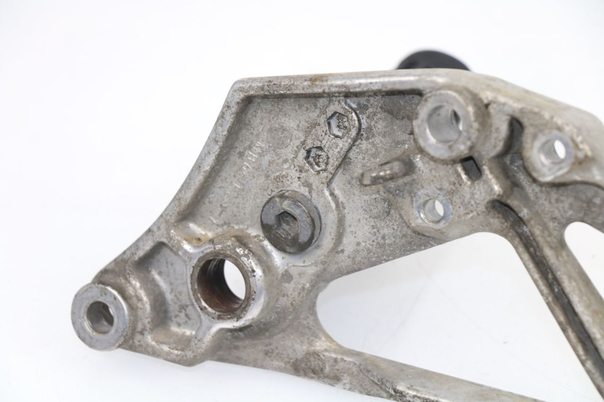 photo de FUSSRASTEN HALTEPLATTEN VORN RECHT HONDA VF 1000 (1984 - 1988)