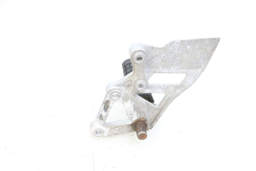 photo de FUSSRASTEN HALTEPLATTEN VORN RECHT DAELIM VJ ROADWIN FI 125 (2008 - 2017) - Technische Nahaufnahme