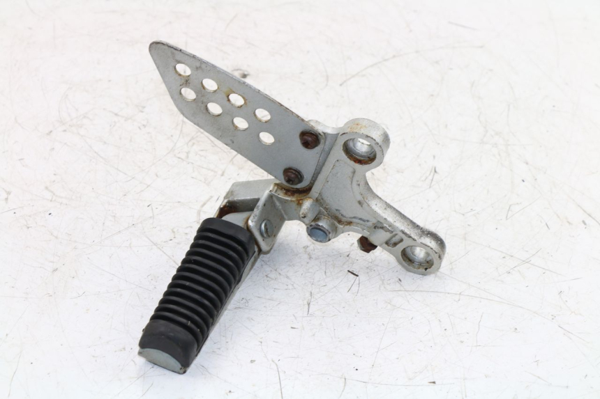 photo de FUSSRASTEN HALTEPLATTEN VORN RECHT KINROAD XT125-19 ROAD KING 125 (2010 - 2012)