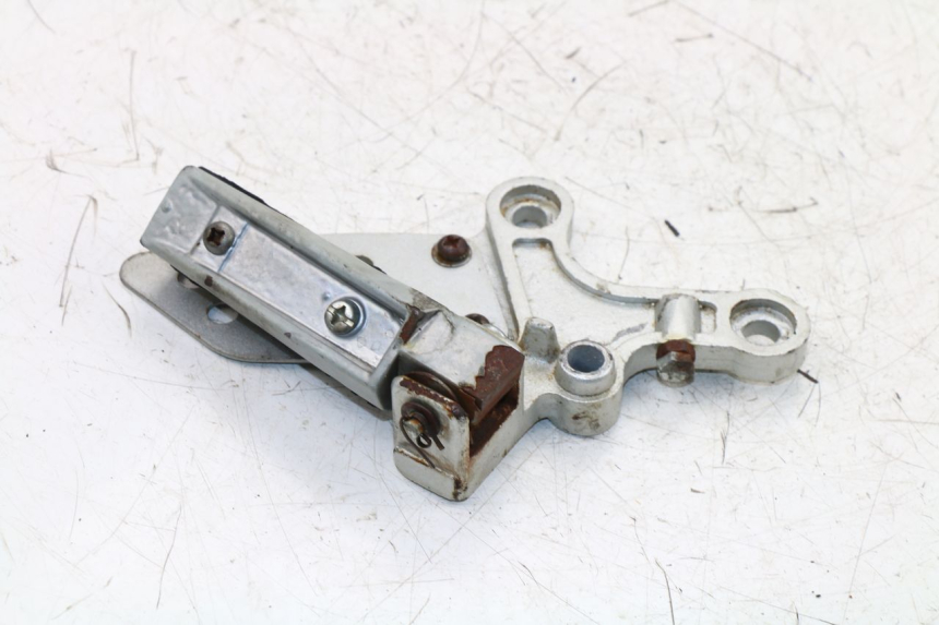 photo de FUSSRASTEN HALTEPLATTEN VORN RECHT KINROAD XT125-19 ROAD KING 125 (2010 - 2012)