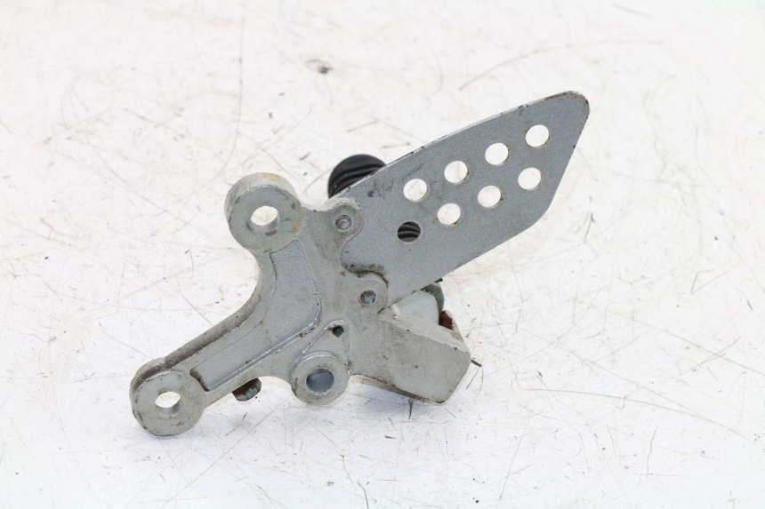 photo de FUSSRASTEN HALTEPLATTEN VORN RECHT KINROAD XT125-19 ROAD KING 125 (2010 - 2012)