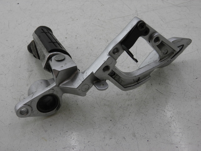 photo de FUSSRASTEN HALTEPLATTEN VORN RECHT YAMAHA FJR 1300 (2004 - 2005)