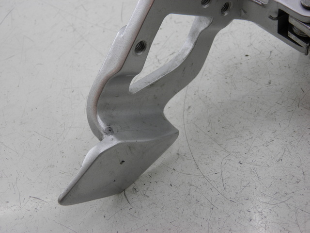 photo de FUSSRASTEN HALTEPLATTEN VORN RECHT YAMAHA FJR 1300 (2004 - 2005)