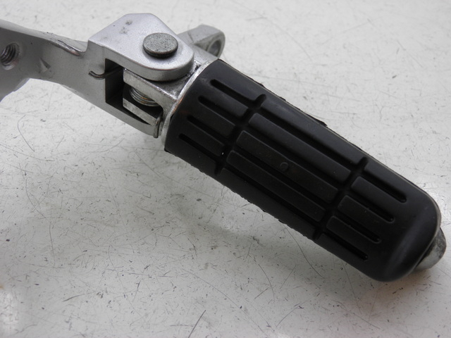 photo de FUSSRASTEN HALTEPLATTEN VORN RECHT YAMAHA FJR 1300 (2004 - 2005)