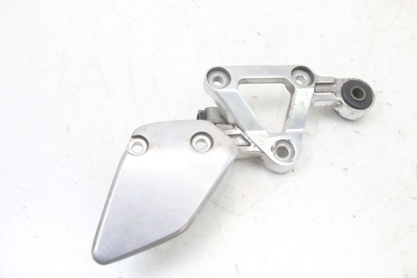 photo de RECHTE VORDERE FUßRASTENHALTERUNG YAMAHA FZS FAZER 600 (2001 - 2003)