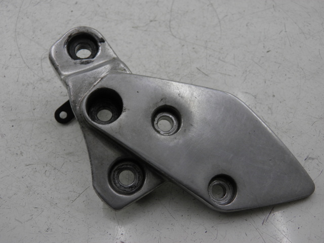 photo de FUSSRASTEN HALTEPLATTEN VORN RECHT YAMAHA XJR 1300 (1998 - 2002)