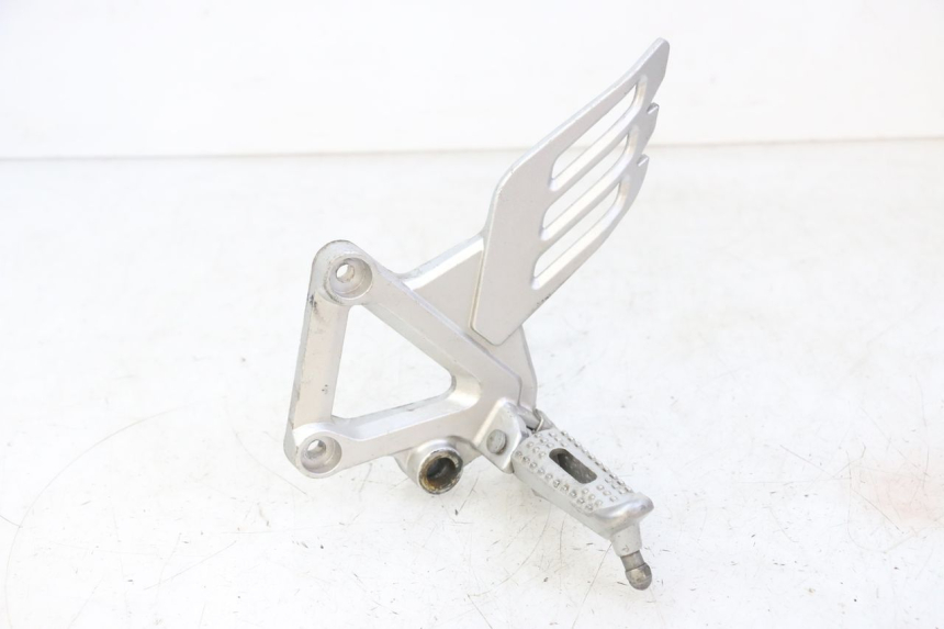 photo de FUSSRASTEN HALTEPLATTEN VORN LINKS STAHO FH 50 (2018 - 2019)